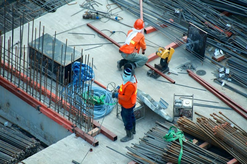SMAF Construction workers on a building site in Kenya